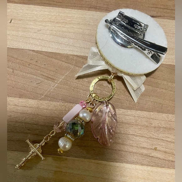 Gold and Pink Bunny Brooch with Beads - Picture 5 of 7